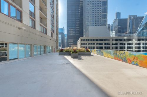 200 Dearborn St, Chicago IL 60601-1616 exterior