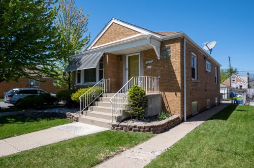 3652 57th Pl, Chicago, IL 60629-3834