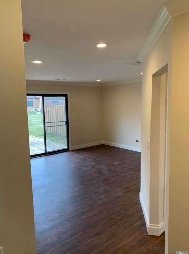 44 Ashley Cir, Commack NY 11725-4640 exterior