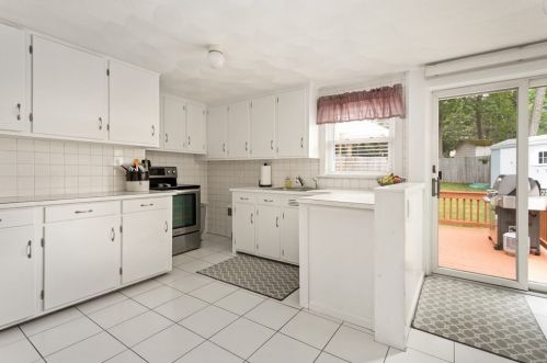 28 Seward Rd, Stoneham MA  02180-1180 exterior