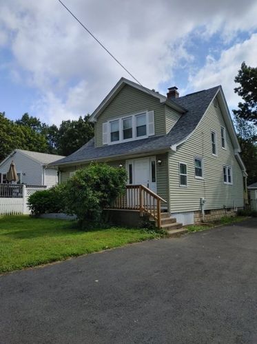 87 Lakevilla Ave, Springfield MA  01109-1405 exterior