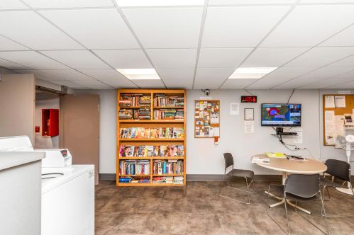 2525 Shore Dr, Milwaukee WI 53207-1973 exterior