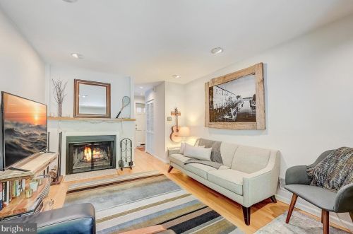 832 Kater St, Philadelphia PA 19147-2012 exterior