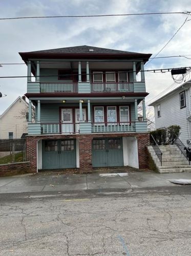 92 Carr St, Providence, RI 02905-1312
