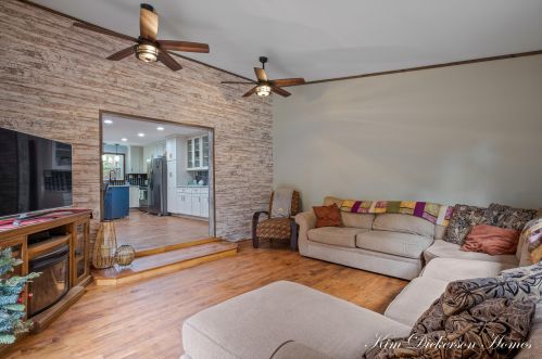 1404 Wolf Lake Rd, Meskegon MI 49442-1948 exterior