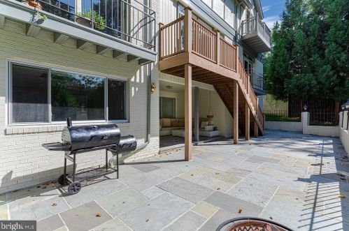 1515 Highwood Dr, Mc Lean VA  22101-5800 exterior