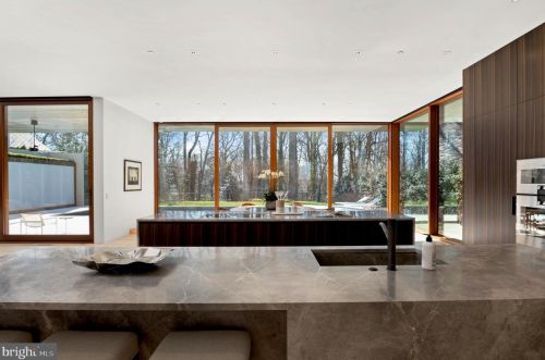 3131 Chain Brg Rd, Washington DC 20016-3301 exterior