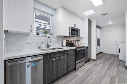 1490 Ala Leleu St, Honolulu HI  96818-1515 exterior