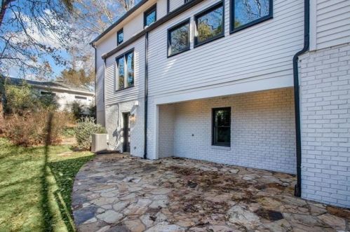 6160 Heards Creek Dr, Atlanta GA  30328-3635 exterior