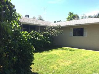 2402 Temple Dr, Davis, CA 95618-1527