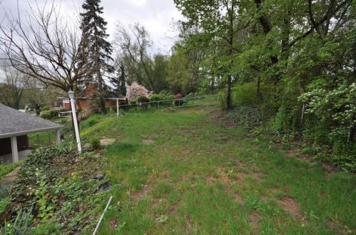 2215 Country Club Dr, Pittsburgh PA  15241-2333 exterior