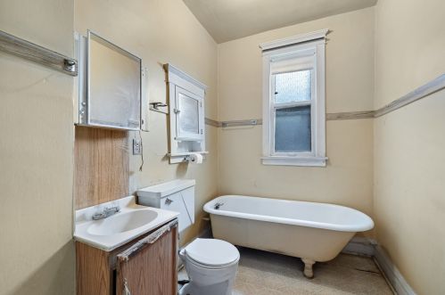 4339 Sacramento, Chicago IL 60655-2121 exterior