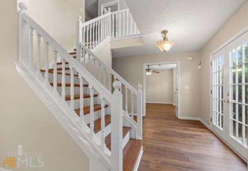 1560 Rogers Crossing Dr, Lithonia GA  30058-7005 exterior