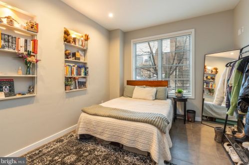 1436 Bainbridge St, Philadelphia PA 19146-1807 exterior