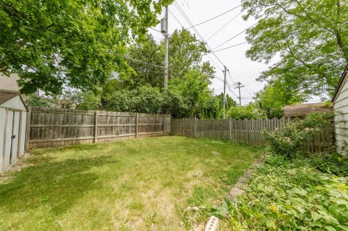 8930 Lincoln Ave, Milwaukee WI 53207-1711 exterior