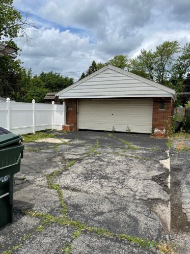 3140 Whipple Dr, Chicago IL  60803-5880 exterior