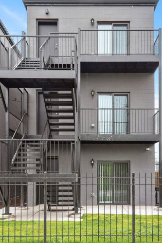 6528 Maryland Ave, Chicago IL  60637-4208 exterior