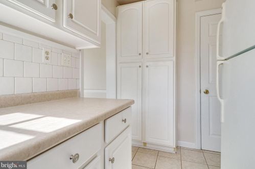 2701 Farmington Dr, Alexandria VA 22303-1315 exterior