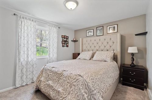 389 Holiday Park Dr, Pittsburgh PA 15239-2364 exterior