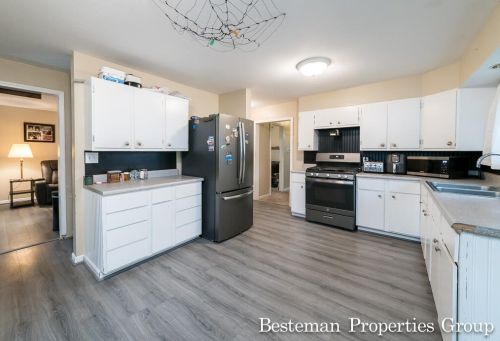 1631 Huizenga St, Meskegon MI  49442-5939 exterior