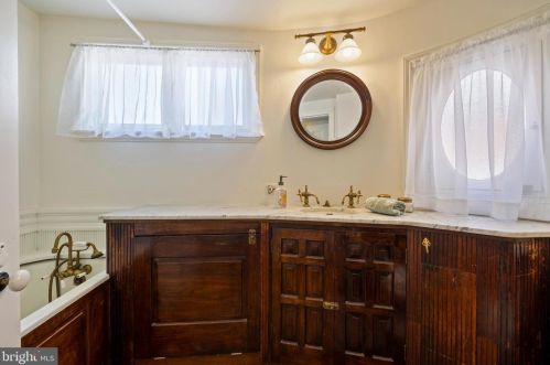 1016 Clinton St, Philadelphia PA 19107-6017 exterior