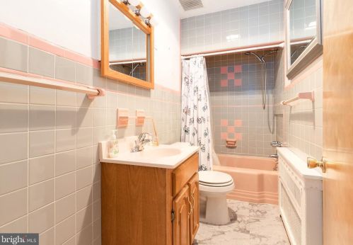 31 Chestnut Ave, Camden NJ 08107-2207 exterior