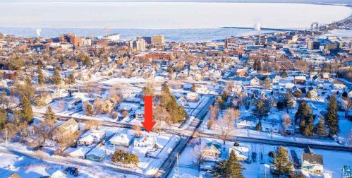 1 10 St, Duluth MN 55806-1227 exterior