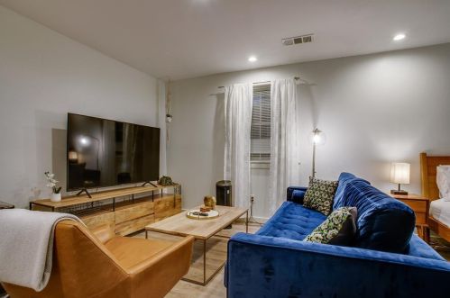 930 Clinton Ave, Dallas TX 75208-5112 exterior