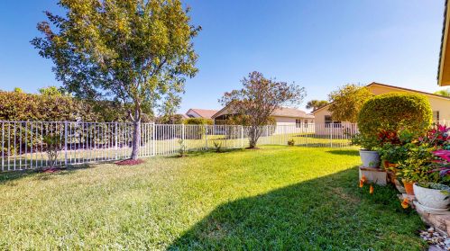 10051 Chadwick Dr, Fort Pierce FL 34987-2418 exterior