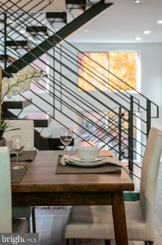 1352 19 St, Philadelphia PA 19146-4665 exterior