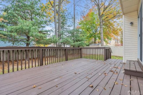 4 Rockoff Ct, Edison NJ  08837-3000 exterior