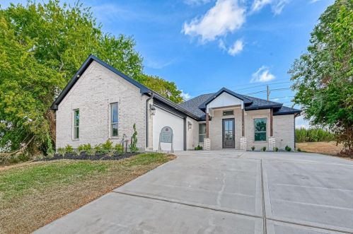 146 Bermuda Cir, Montgomery TX 77356-8205 exterior