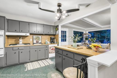 38 Normandy Ct, Middletown NJ 07748-3221 exterior