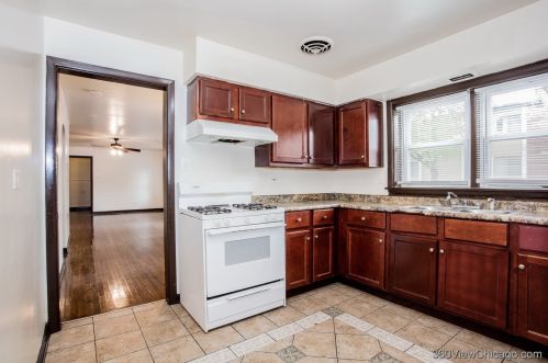 6900 Campbell Ave, Chicago IL 60645-4604 exterior