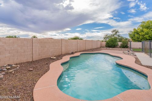 7498 Giachery Ave, Tucson AZ  85747-5613 exterior