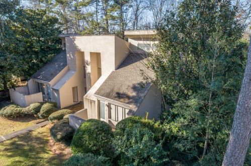 1152 Lynmoor Dr, Atlanta GA 30319-4126 exterior