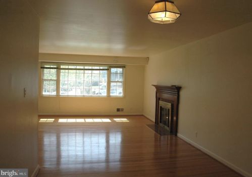 6930 Hector Rd, Mc Lean VA  22101-2110 exterior