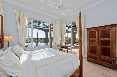 8528 Bellagio Dr, Naples FL 34114-6434 exterior