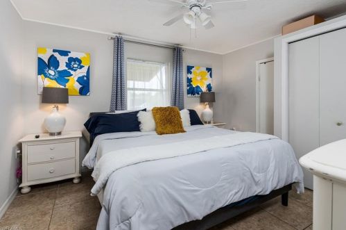 702 105 Ave, Naples FL 34108-1838 exterior