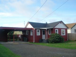 3743 E St, Bremerton, WA 98312-4644