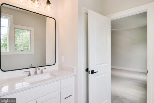 6208 Kellogg Dr, Mc Lean VA  22101-3121 exterior