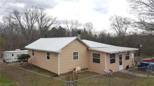 1615 Jackson Lake Rd, High Point, NC 27263-9735