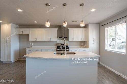 17601 24th Dr, Phoenix, AZ 85023-2106