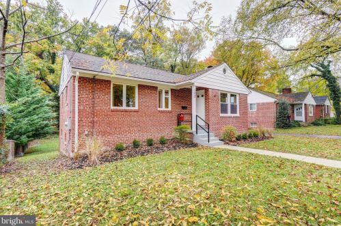 102 Mannakee St, Rockville MD 20850-1914 exterior