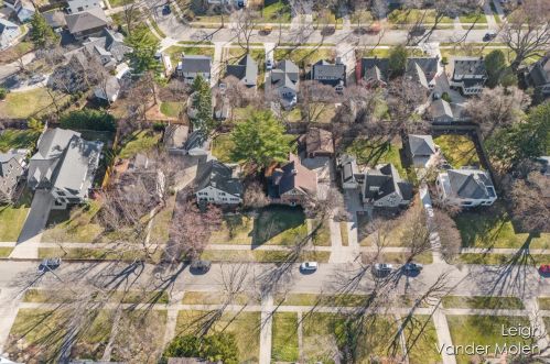 910 Pinecrest Ave, Grand Rapids MI 49506-3437 exterior