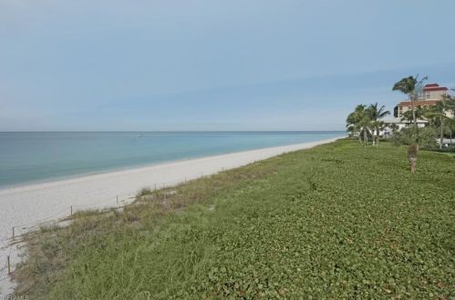 10475 Gulf Shore Dr, Naples FL 34108-2053 exterior