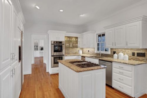 1635 Lazy River Ln, Atlanta, GA 30350-3523