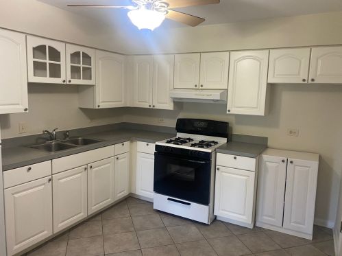 11140 Ridgeland Ave, Worth, IL 60482-1938