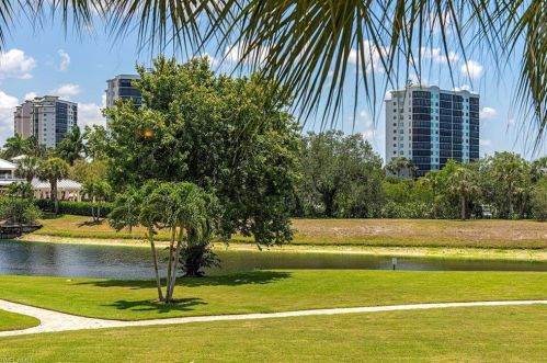 340 Horse Creek Dr, Naples FL 34110-6000 exterior