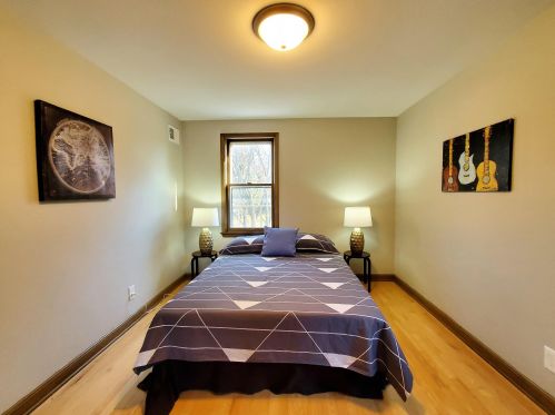 1631 Chateau Pl, Milwaukee WI 53217-6022 exterior